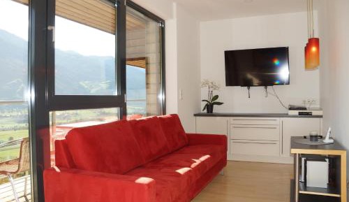 Apartment with Mountain View
