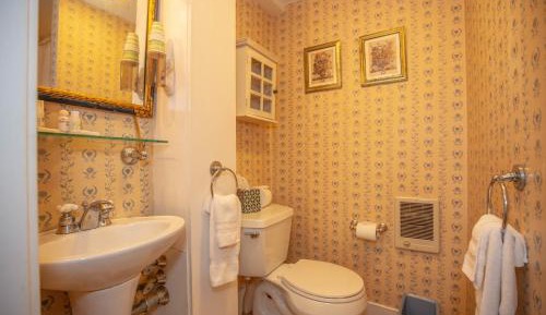 Queen Room - Noyes