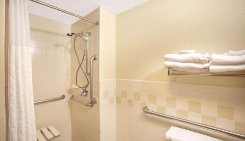 Deluxe Queen Room - Mobility Access/Non-Smoking