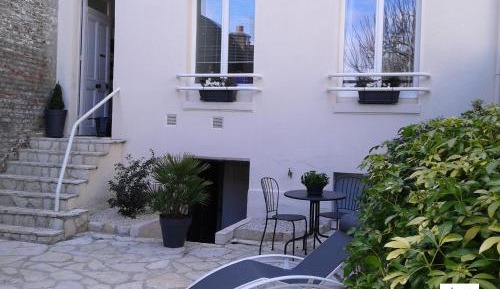 Apartment with Garden View