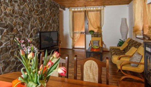 Three-Bedroom Apartment with Sauna
