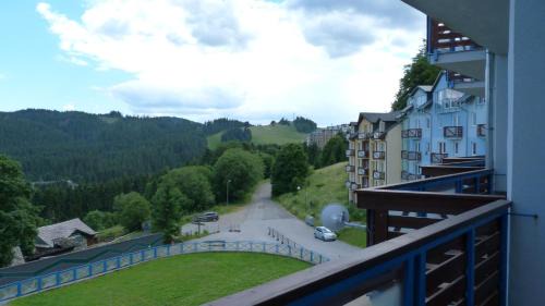 Apartment with Mountain View