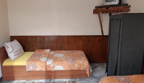 Apartment With Shared Bathroom