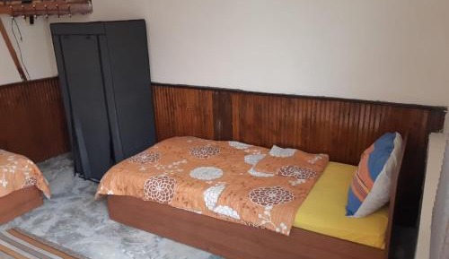 Apartment With Shared Bathroom