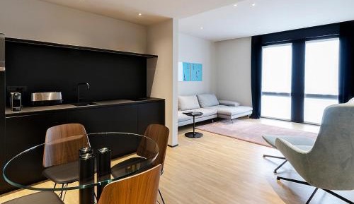 Deluxe King Suite