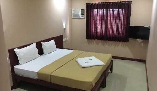 Deluxe Double Room (2 Adults + 1 Child)