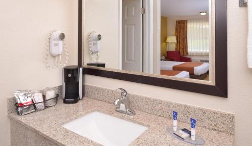 Deluxe Room with Two Double Beds - Non-Smoking 