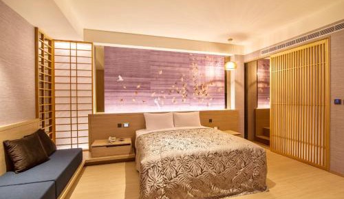 Deluxe Queen Room