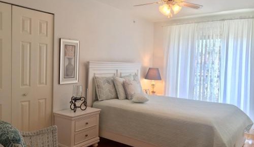 Queen Room with Shared Bathroom