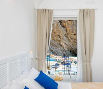 Deluxe Double Room with Balcony and Sea View