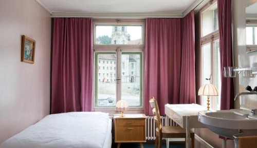 Single Room with Shared Bathroom