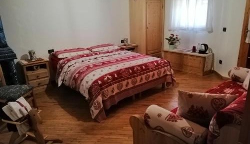 Double or Twin Room with Shared Bathroom