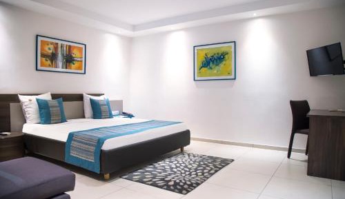 One-Bedroom Suite with Sofa Bed