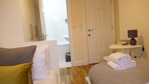Twin Room with Private Bathroom