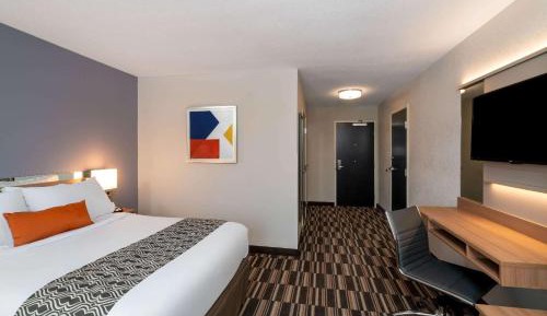 Queen Room - Mobility Access/Non-Smoking