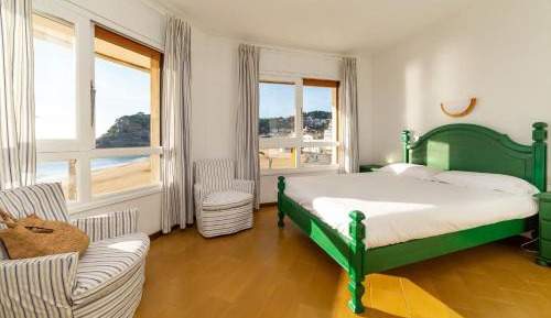 Three-Bedroom Apartment with Sea View