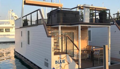 Floating House "Blue Star"