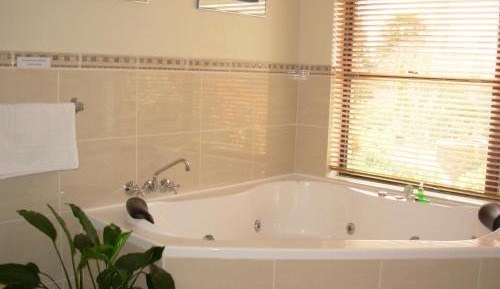 Deluxe Suite with Spa Bath