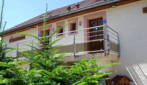 Apartment with Mountain View