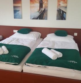 Deluxe Double Room (2 Adults + 1 Child)