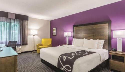 Deluxe King Room - Non-Smoking