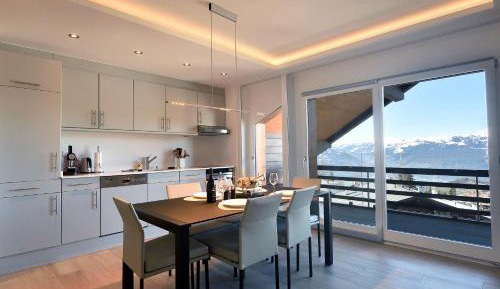 Apartment with Mountain View