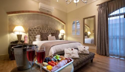 Honeymoon Suite