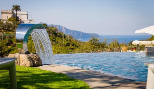 Deluxe Double or Twin Room with Garden View