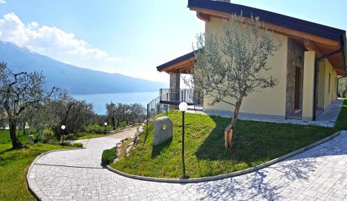 Apartment with Lake View