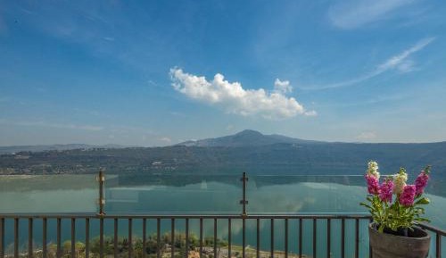 Two-Bedroom Apartment with Lake View