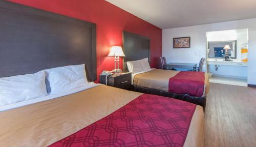 Queen Room with Two Queen Beds - Smoking