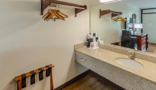 Standard Queen Room - Non-Smoking