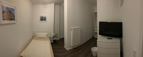 Single Room with Shared Bathroom