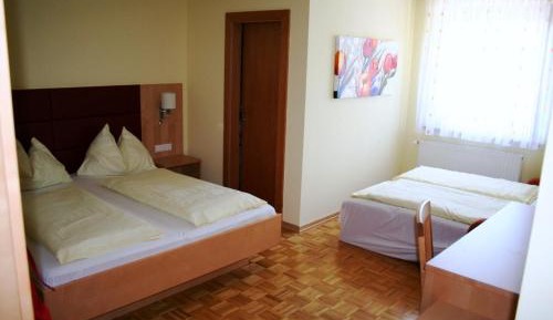 Family Room (2 Adults + 2 Children)