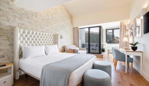 Superior Double Room with Sofa Bed and River View