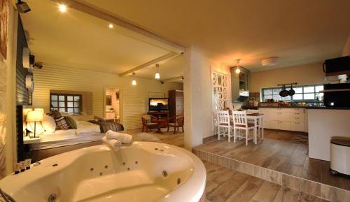 Suite with Hot Tub