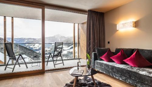 Junior Suite with Balcony and Mountain View