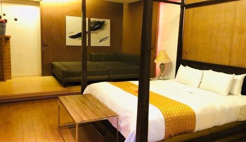 Queen Room with Spa Bath