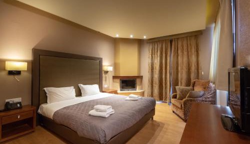 Double or Twin Room with Lake View and fireplace