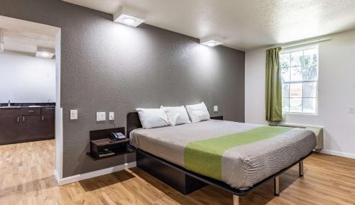 King Room - Non-Smoking