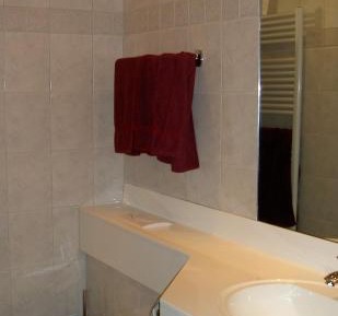 Standard Twin Room with Mountain View