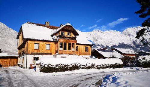 Apartment with Mountain View