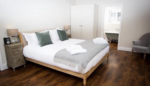 Deluxe King Suite