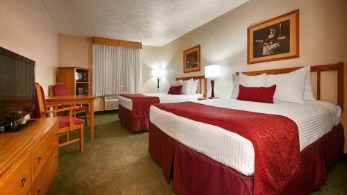 Queen Room with Two Queen Beds - Pet Friendly