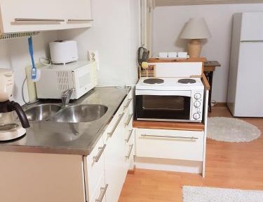 Small Twin Room with Shared Bathroom and Kitchen