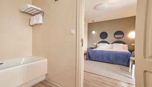 Suite (2 Adults + 1 Child)