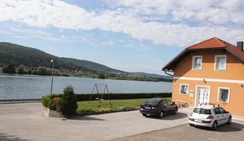 Apartment with Lake View