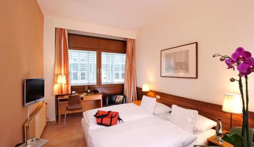 Double Room with view of the churchyard