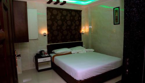 Deluxe Double Room (2 Adults + 1 Child)