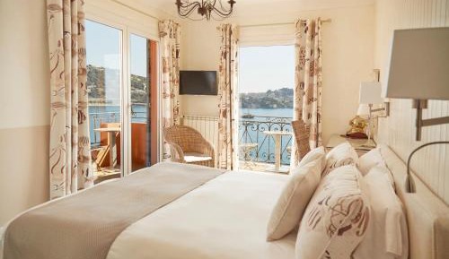 Superior Double Room with Balcony and front Sea View